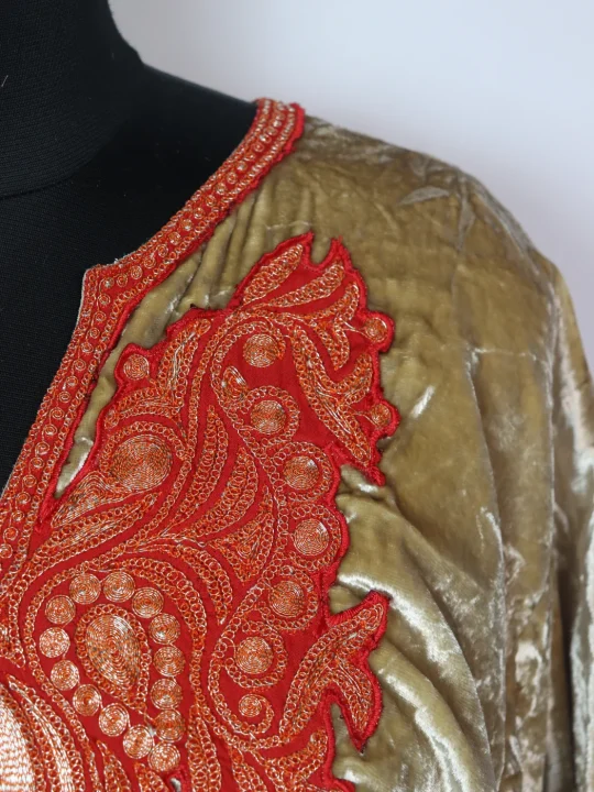 Ziyaa Kashmiri Pheran In Crush Velvet With Tilla Patch - Image 3