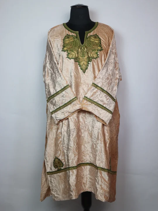 Kashmiri Pheran Ziyaa In Beige Crush Velvet With Tilla Patch