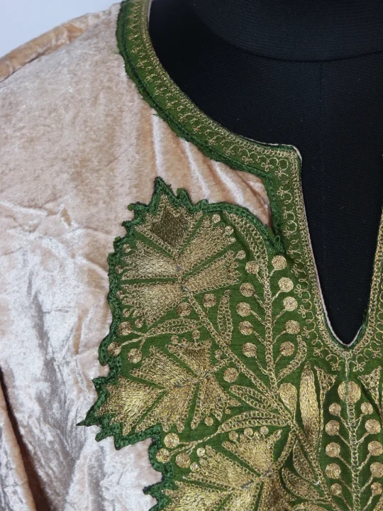Kashmiri Pheran Ziyaa In Beige Crush Velvet With Tilla Patch - Image 3