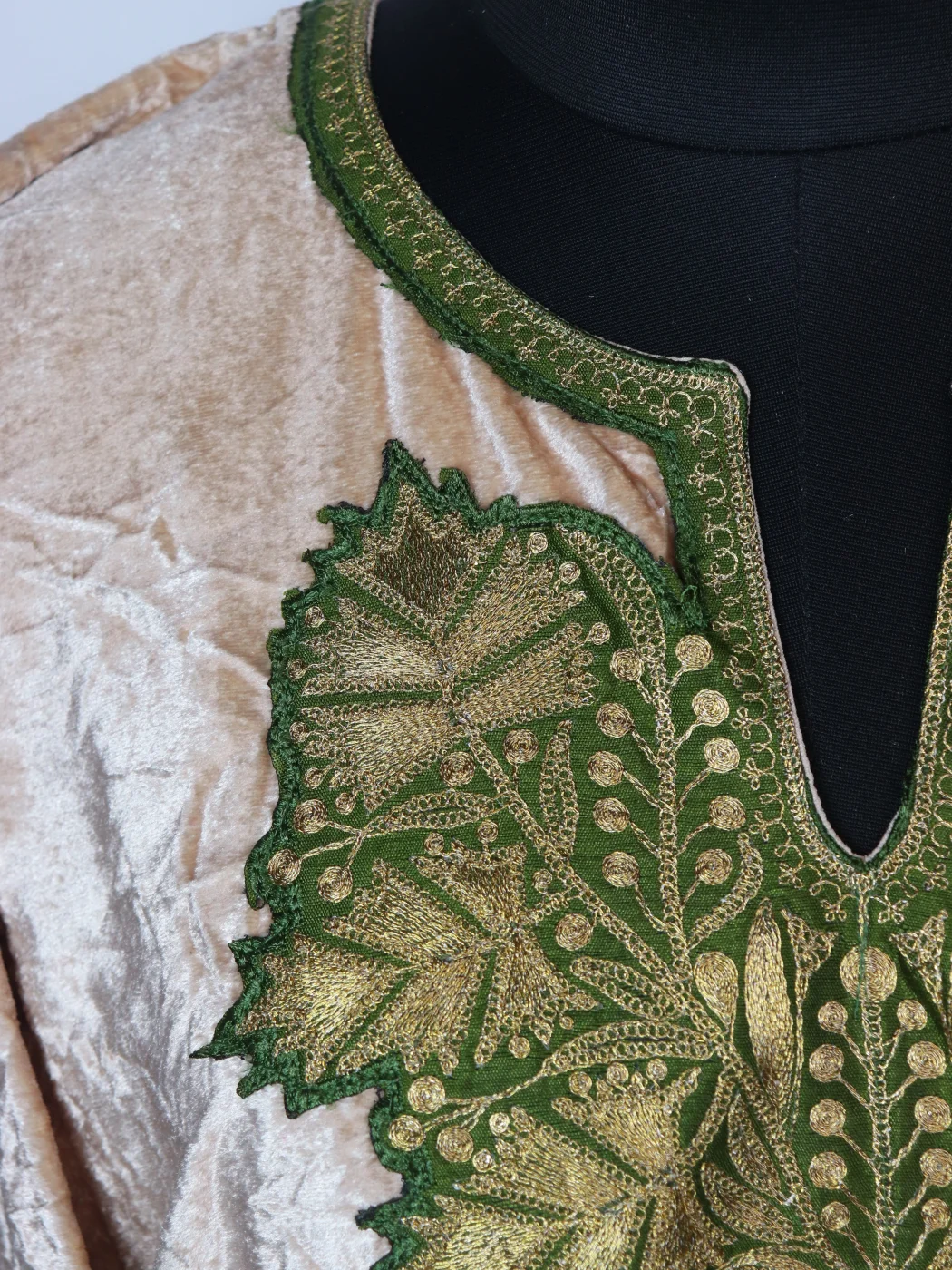 Kashmiri Pheran Ziyaa In Beige Crush Velvet With Tilla Patch - Image 3