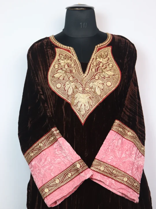 Kashmiri Pheran Ziyaa In Dark Brown Crush Velvet With Tilla Patch - Image 2