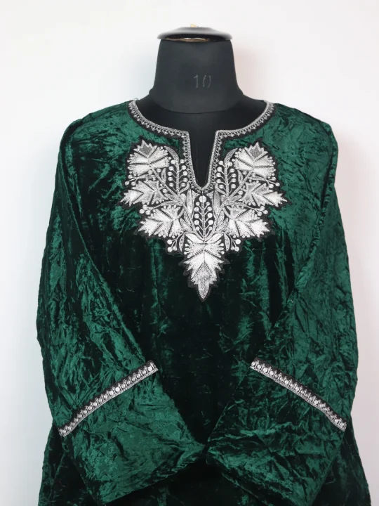 Ziyaa Kashmiri Pheran In Green Crush Velvet With Tilla Patch - Image 2