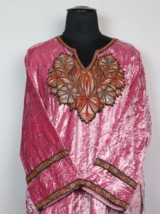 Kashmiri Pheran Ziyaa In Pink Crush Velvet With Tilla Patch - Image 2