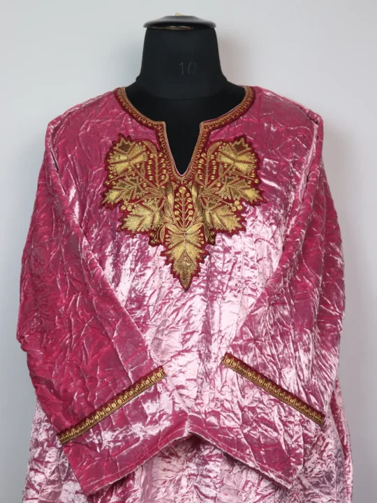 Ziyaa Kashmiri Pheran In Pink Crush Velvet With Tilla Patch - Image 2