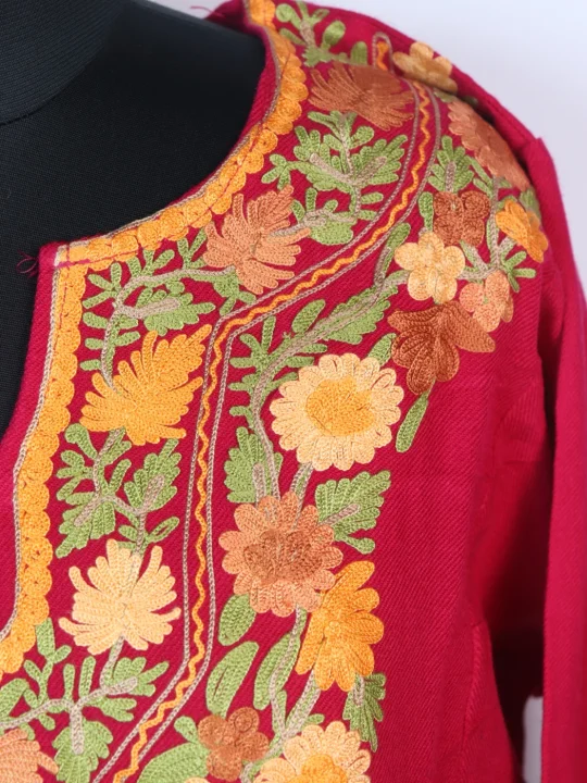 Suzain Kashmiri Pheran with Aari Embroidery in Deep Pink Cashmilon - Image 3
