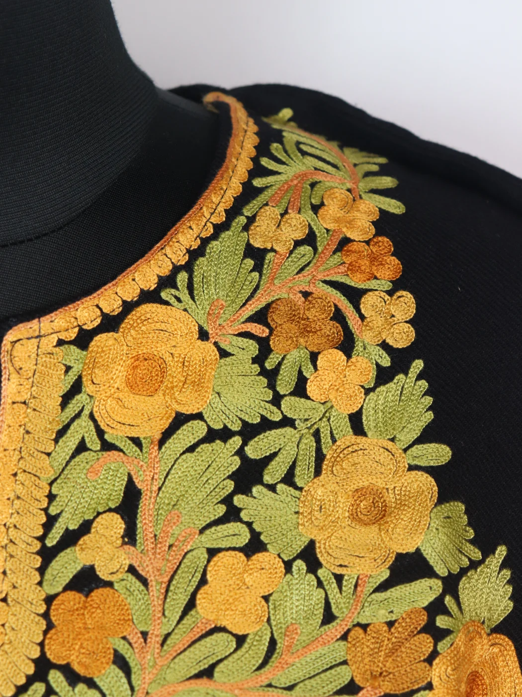 Rafia Kashmiri Pheran with Aari Embroidery in Black Cashmilon - Image 3