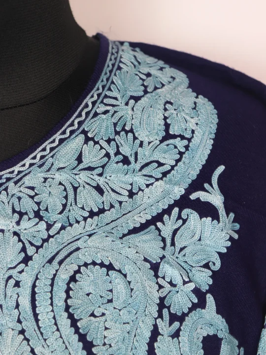 Munaza Kashmiri Pheran in Navy Blue Cashmilon with Aari Embroidery Sleeve Boothi - Image 3
