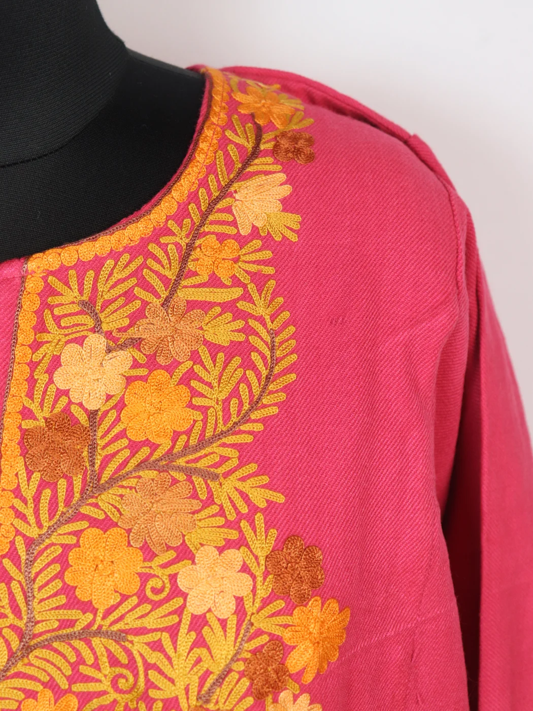 Muneeza Kashmiri Pheran in Pink Cashmilon with Aari Embroidery - Image 3