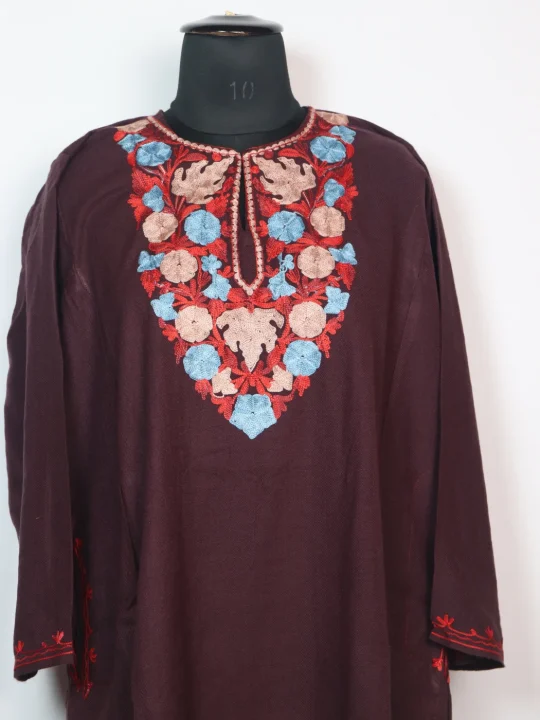 Raihana Kashmiri Pheran with Aari Embroidery in Maroon Cashmilon - Image 2
