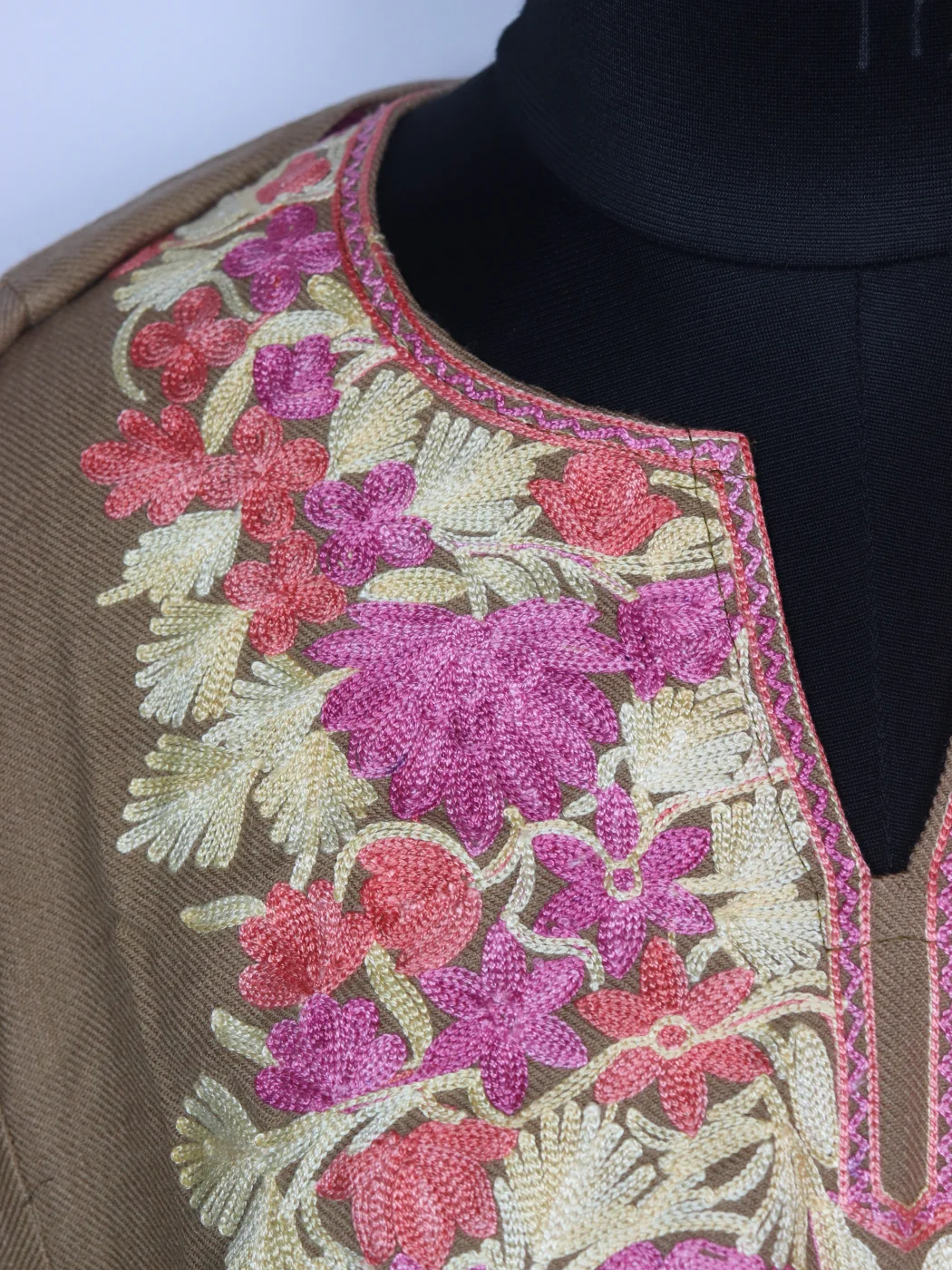 Shamaila Kashmiri Pheran in Beige Cashmilon with Aari Embroidery - Image 3