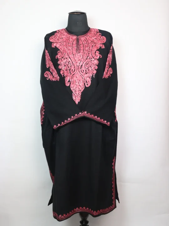 Munaza Kashmiri Pheran in Black Cashmilon with Aari Embroidery Sleeve Boothi
