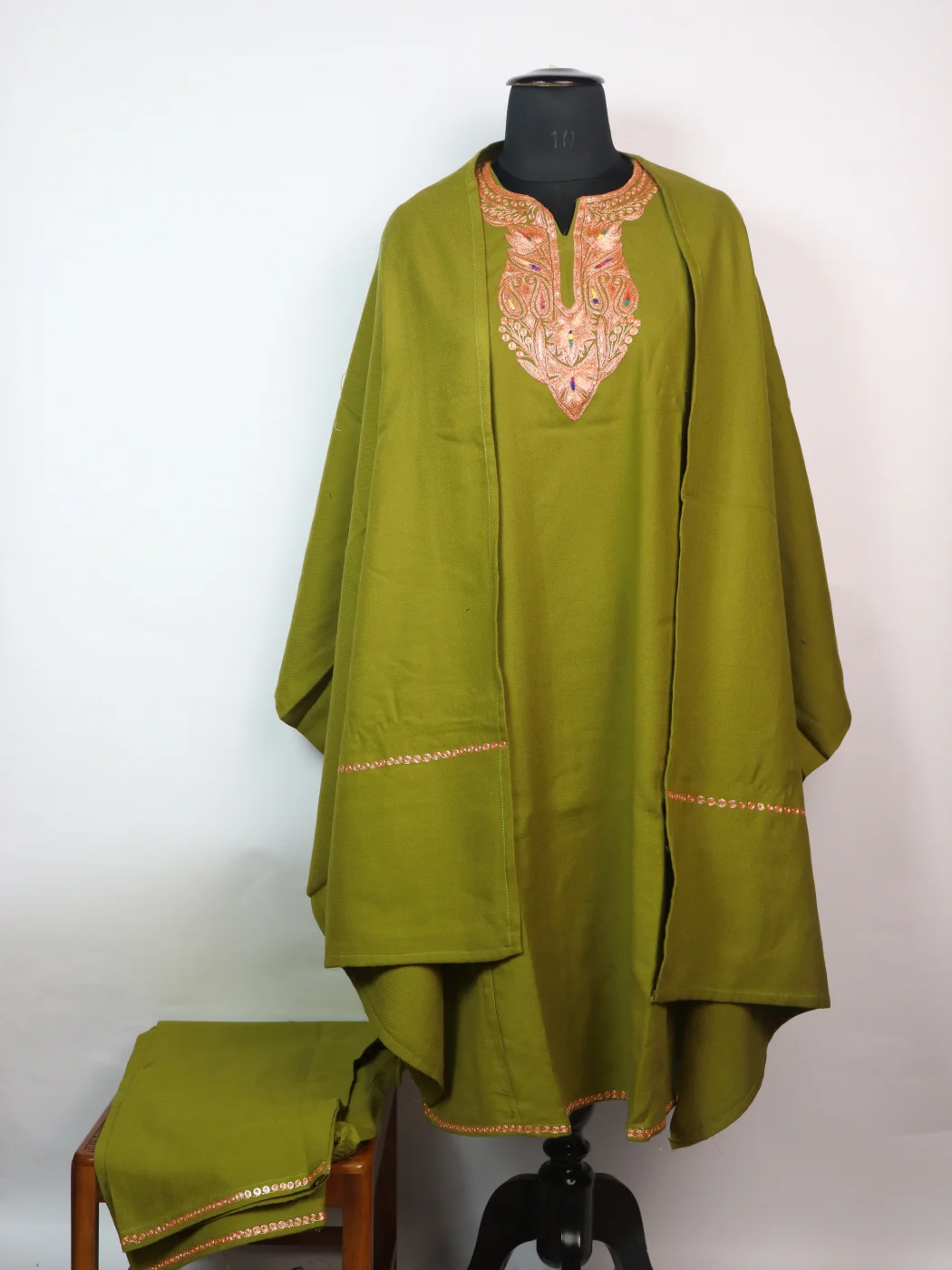 Arjumand Kashmiri Pheran in Green Cashmilon with Tilla Work – 3pc Set