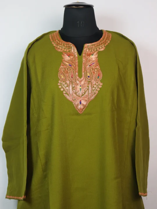 Arjumand Kashmiri Pheran in Green Cashmilon with Tilla Work – 3pc Set - Image 2