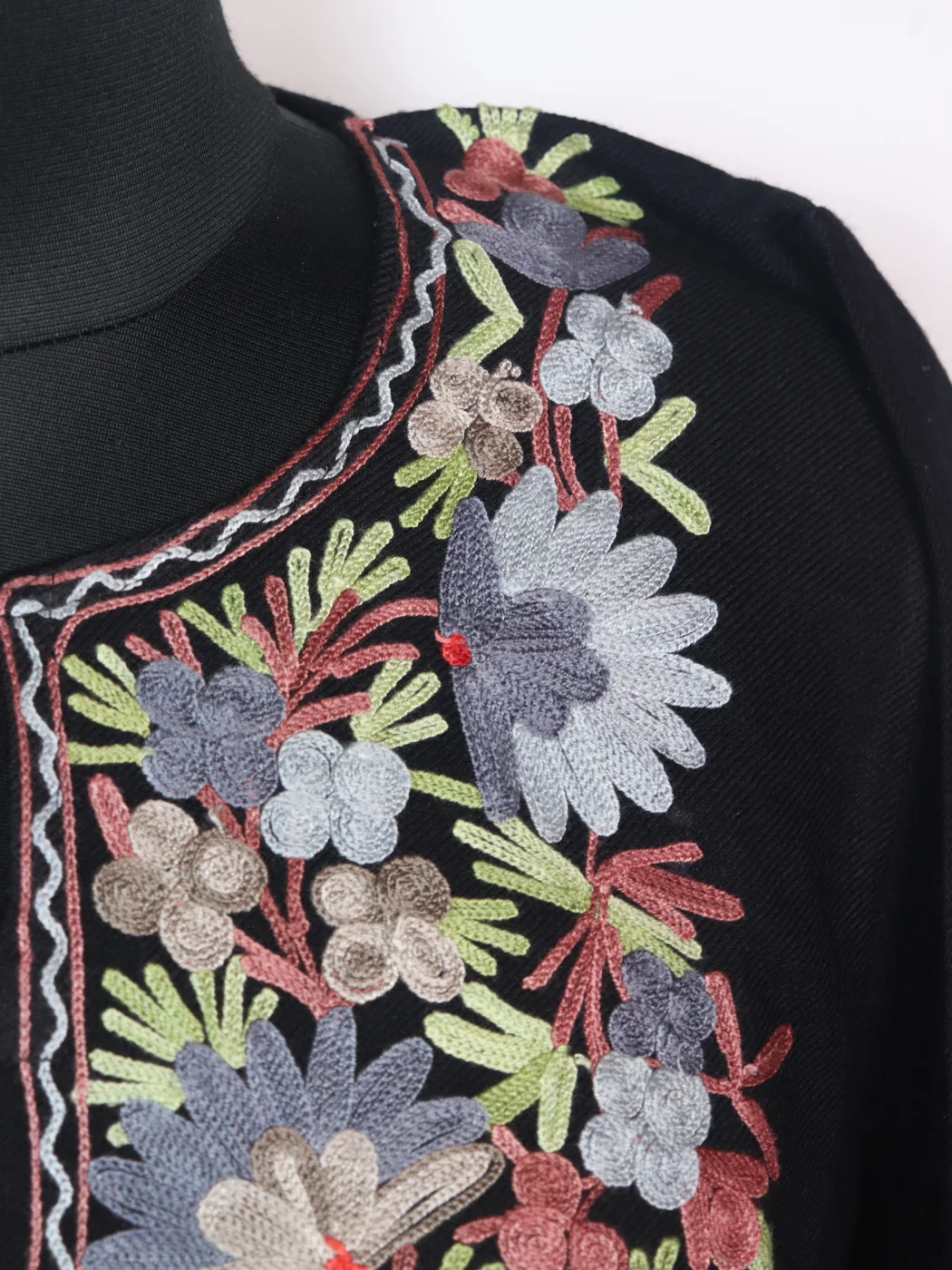 Mirha Kashmiri Pheran in Black Cashmilon With Aari Work - Image 3