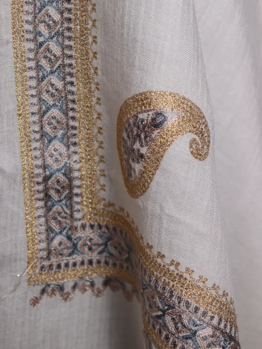 Shamima Kashmiri Stole In Fine Wool With Aari Nalki Work | Off White - Image 3