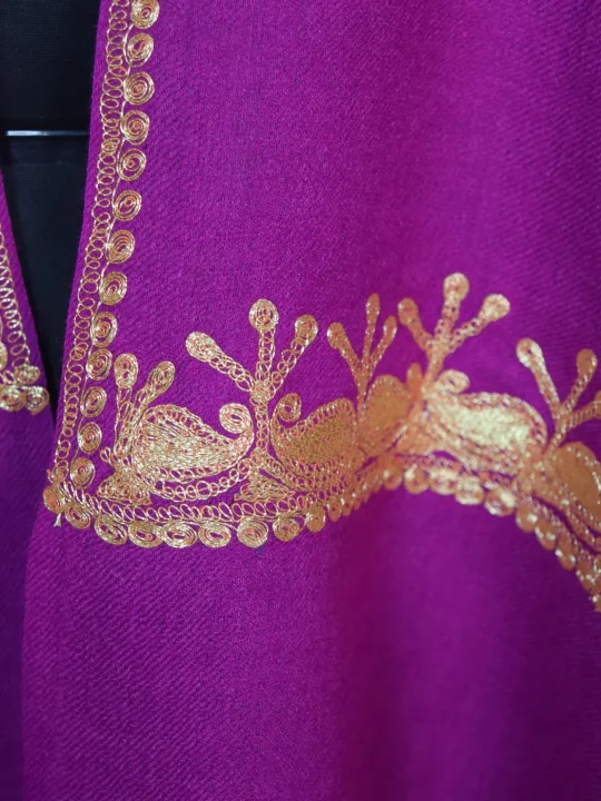 Kashmiri Stole Haneen In Pure Wool With Botte Tilla Work | Magenta - Image 3