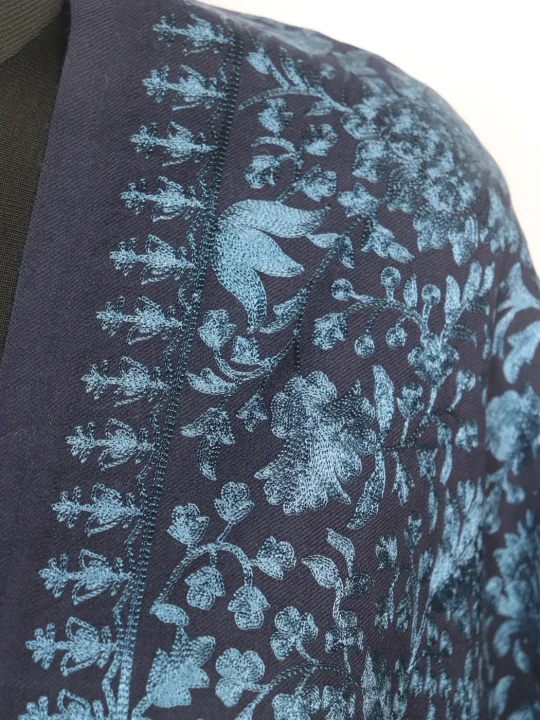 Kashmiri Stole Humaira With Aari Embroidery in Navy Blue Wool - Image 3