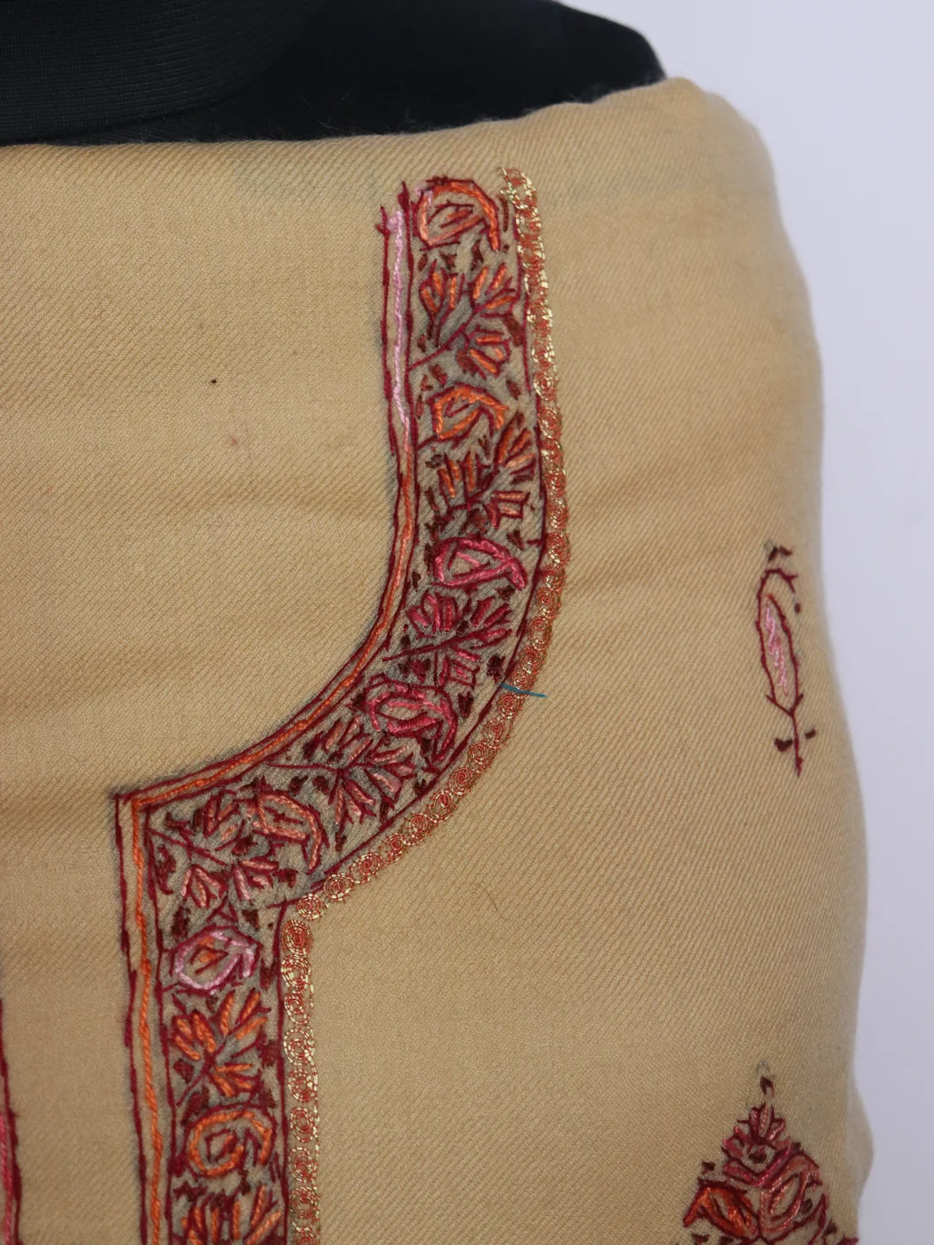 Kashmiri Suit In Cream Wool With Hand Sozni Work And Dupatta 3Pc | Huda - Image 3