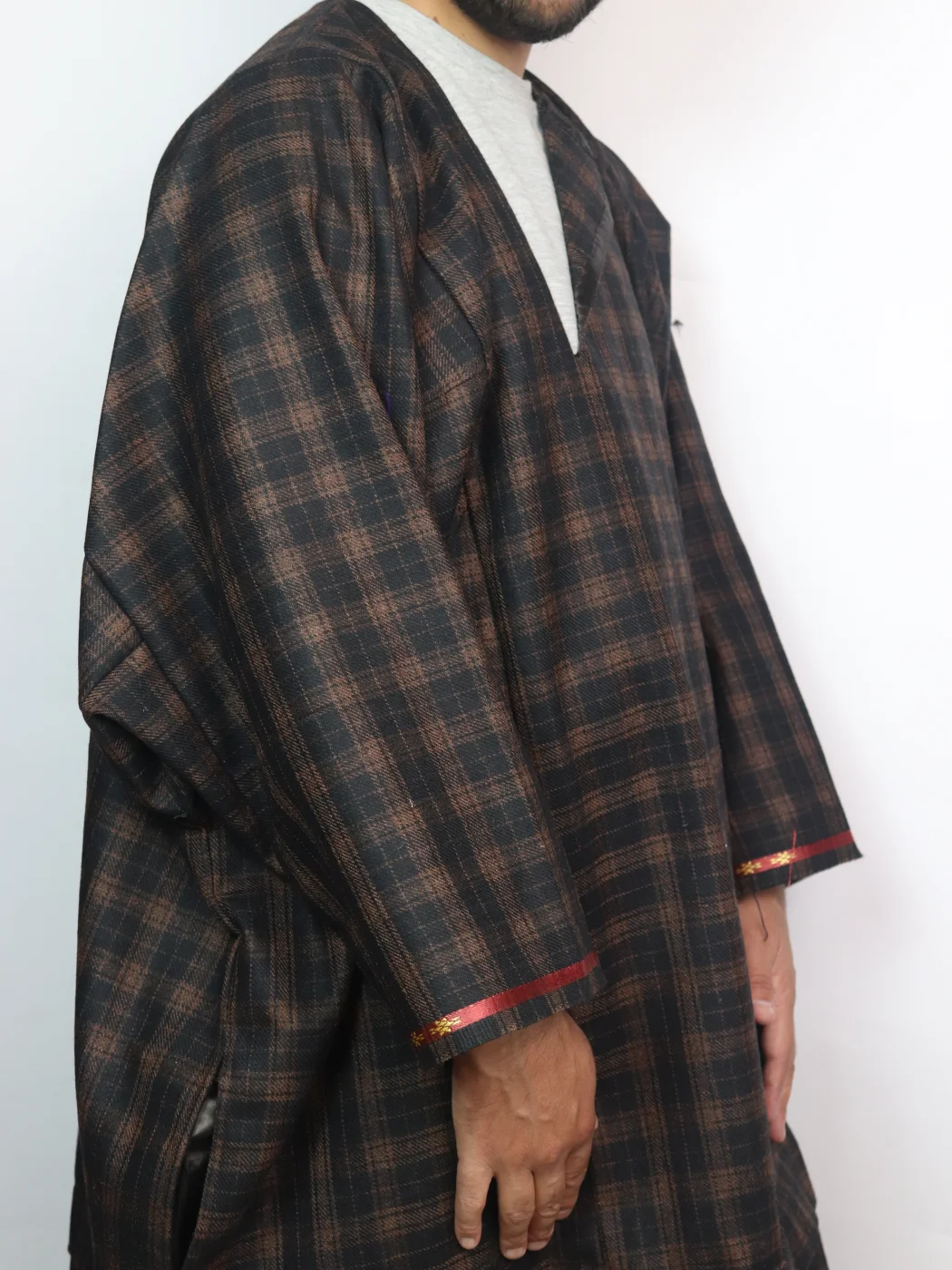 Kashmiri Tweed Check Pandit Style Loose Pheran for Men - Image 2