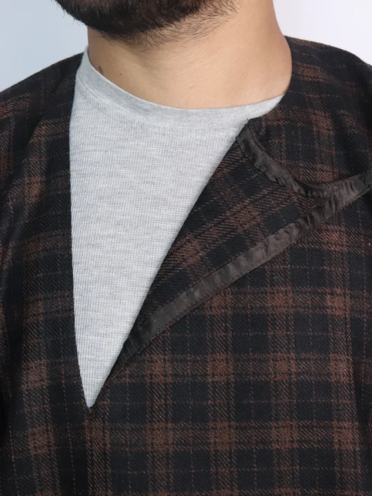 Kashmiri Tweed Check Pandit Style Loose Pheran for Men - Image 3