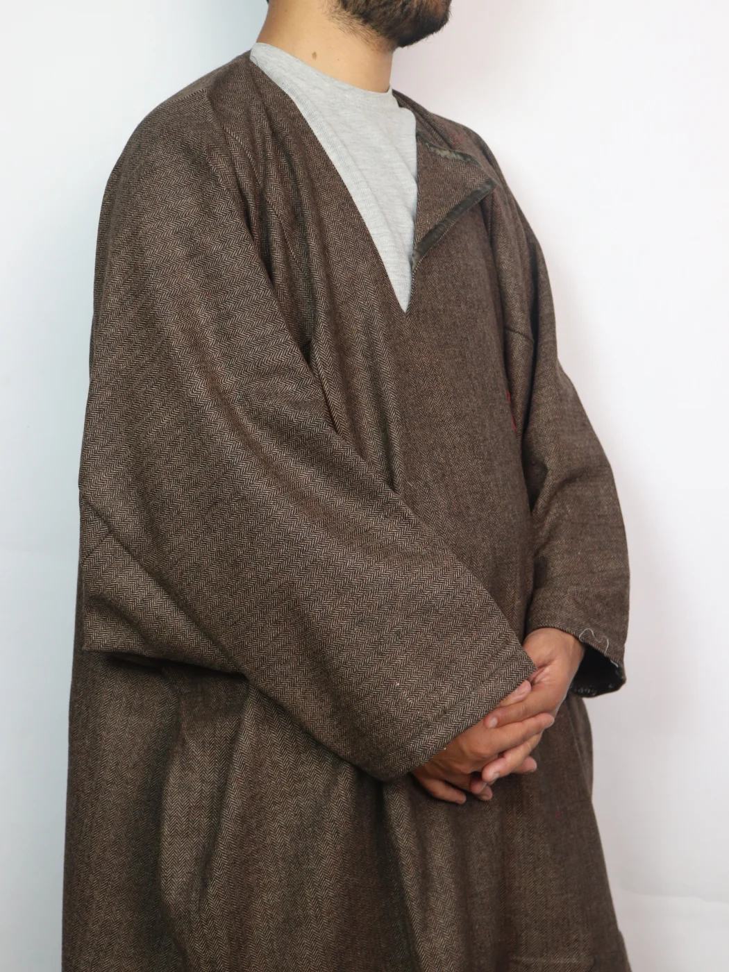 Kashmiri Shalimar Tweed Pandit Style Loose Pheran for Men - Image 2