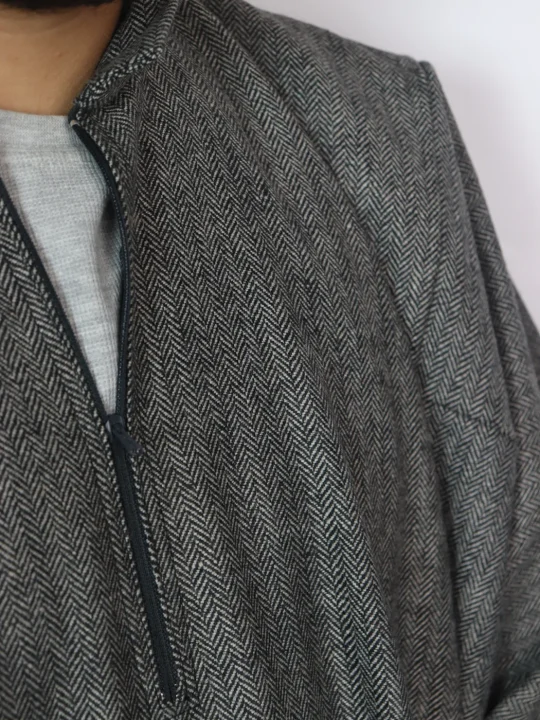 Kashmiri Dilawar Grey Tweed Pheran for Men - Image 3
