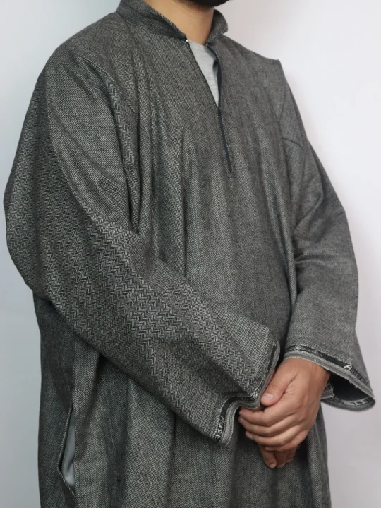Kashmiri Dilawar Grey Tweed Pheran for Men - Image 2