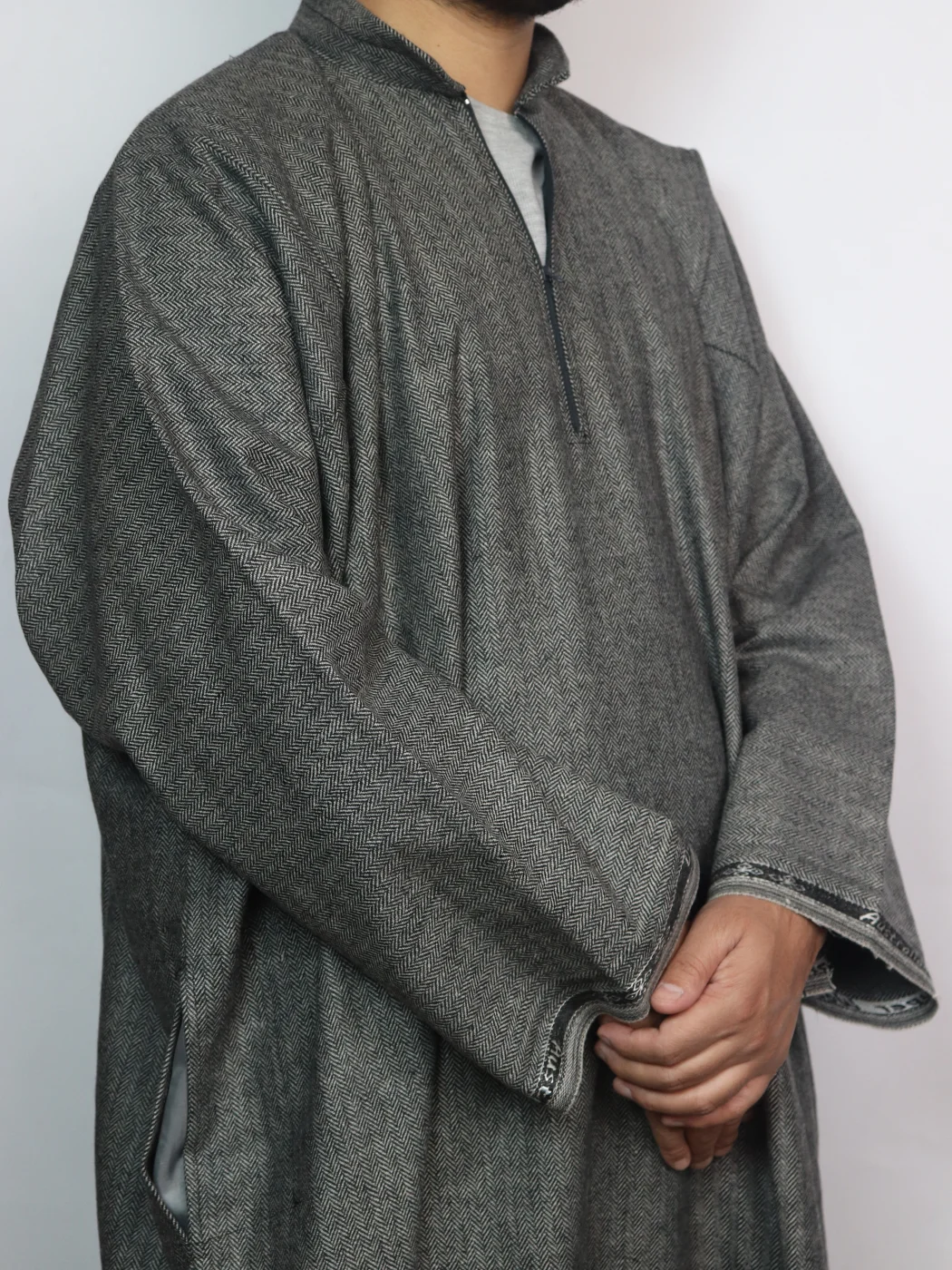 Kashmiri Dilawar Grey Tweed Pheran for Men - Image 2