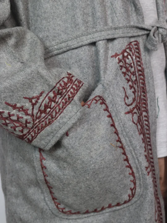 Kashmiri Tweed Grey Gown for Men With Hand Aari Work Gulmarg - Image 3