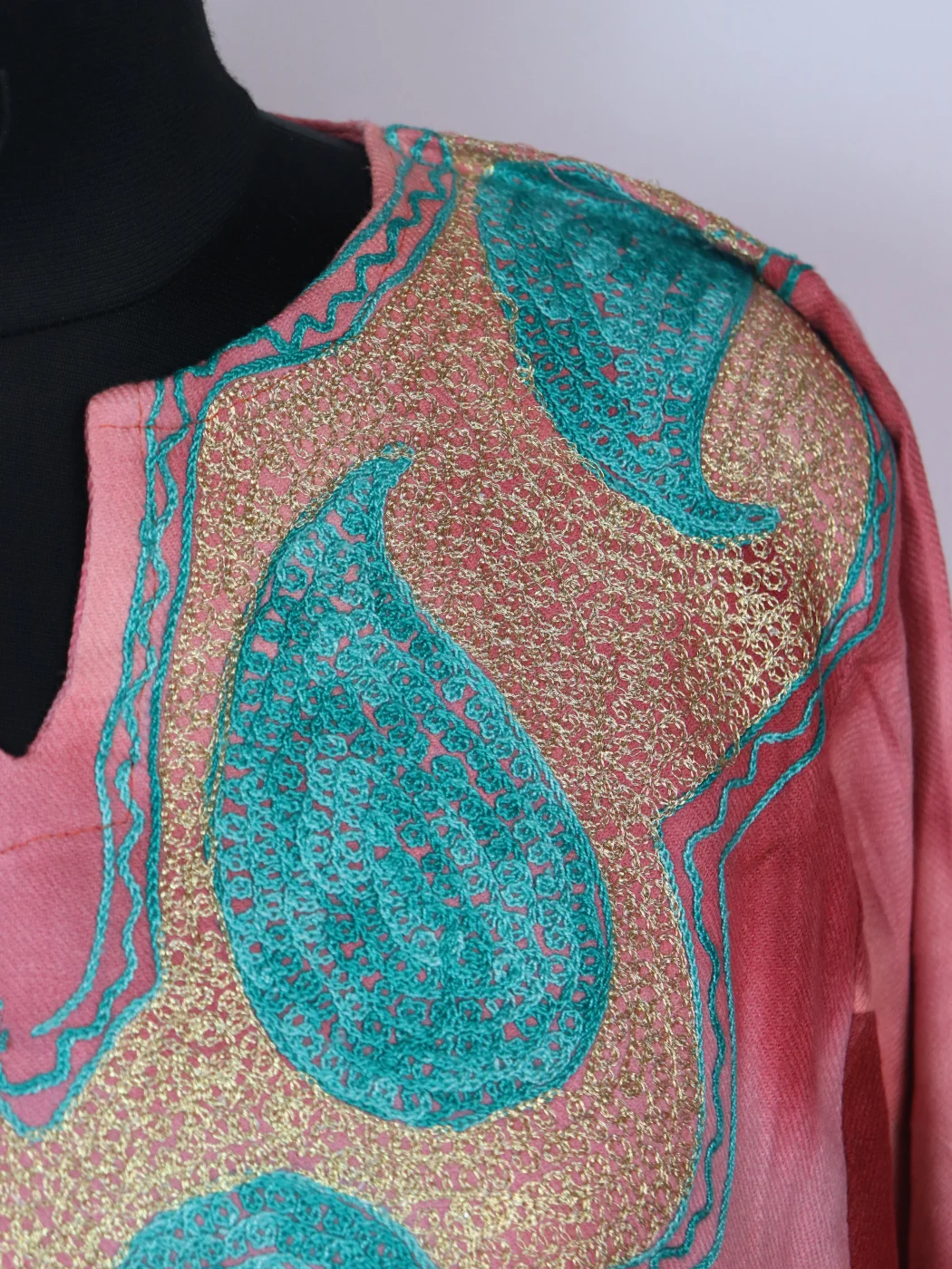 Tie n Dye Kashmiri Pheran Rutba In Cashmilon With Aari And Zari Work | Pink - Image 3