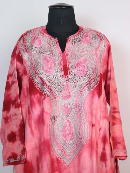 Rutba Kashmiri Pheran In Tie n Dye Cashmilon With Tie Dye Aari And Zari Work | Pink - Image 2