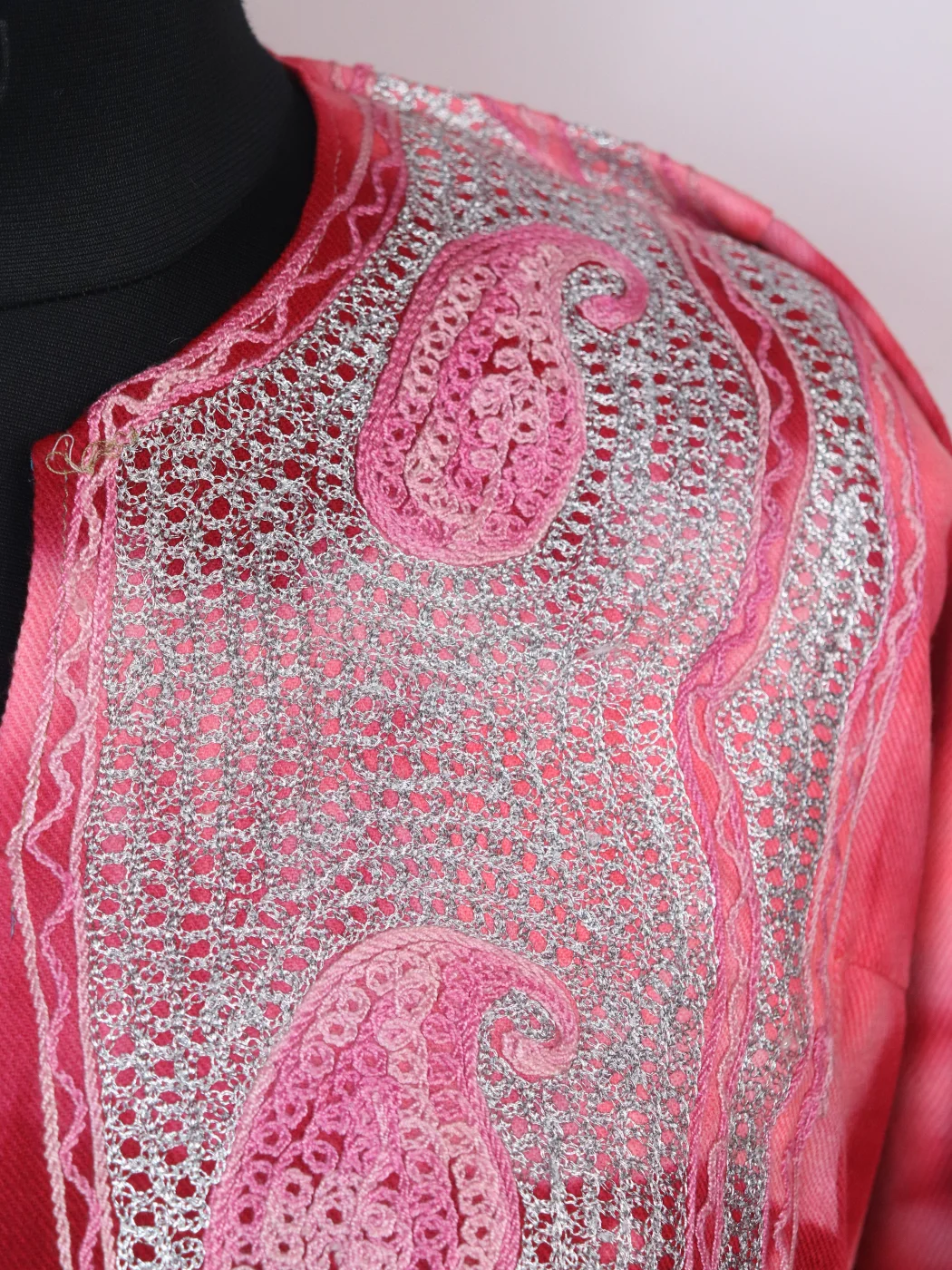 Rutba Kashmiri Pheran In Tie n Dye Cashmilon With Tie Dye Aari And Zari Work | Pink - Image 3