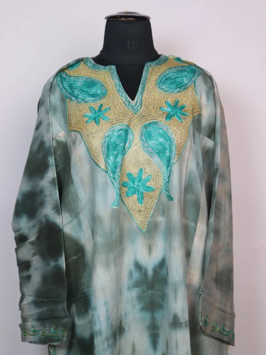 Rutba Kashmiri Pheran In Tie n Dye Cashmilon With Aari And Zari Work | Green - Image 2