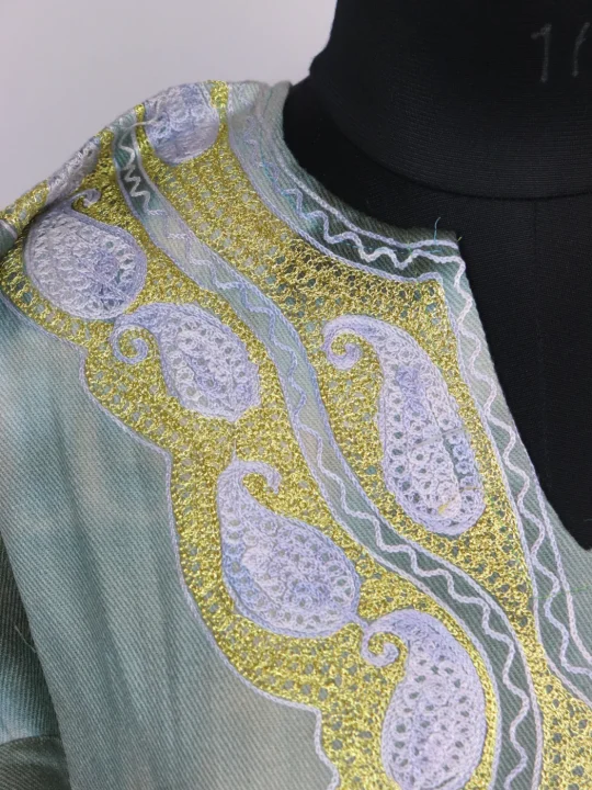 Kashmiri Pheran Rutba In Tie n Dye Cashmilon With Aari And Zari Work | Green - Image 3