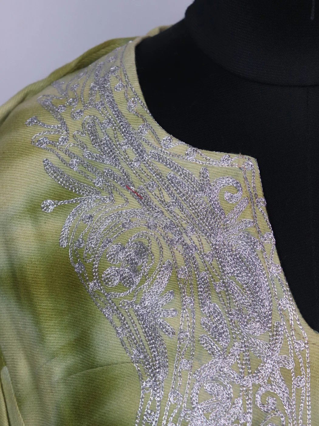 Zohra Kashmiri Pheran In Tie Dye Cashmilon With Zari Work | Olive Green - Image 3