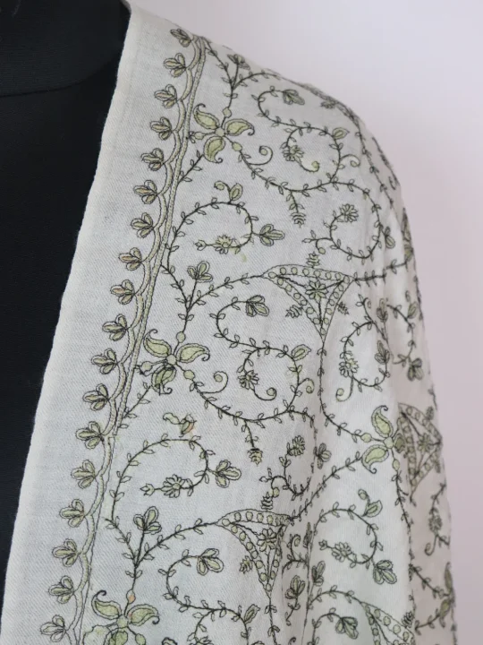 Uzma Kashmiri Stole In Toosha Wool With Sozni Work | White - Image 3
