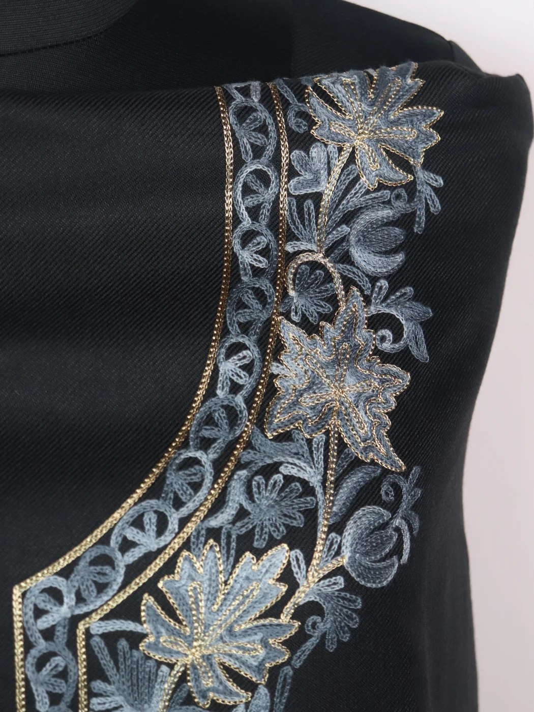 Black Woolen Suit With Chinar Gala Aari And Zari Work With Dupatta 3Pc | Sarwa - Image 3