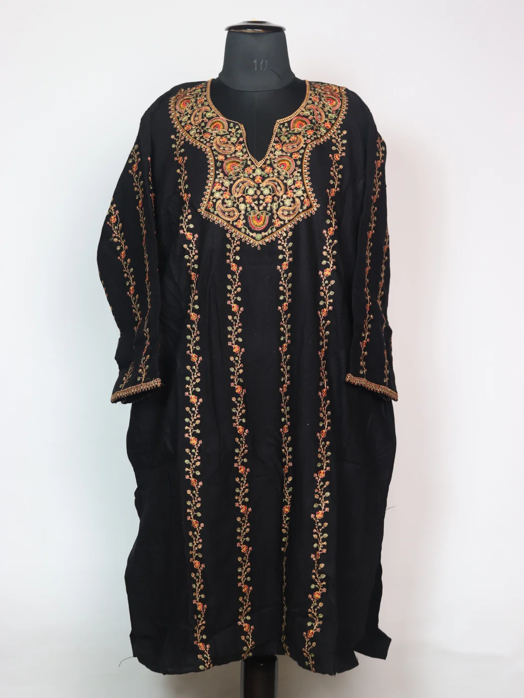 Zabarwan Kashmiri Pheran In Cashmilon Wool With Sozni Embroidery | Black