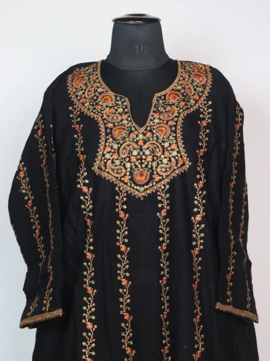 Zabarwan Kashmiri Pheran In Cashmilon Wool With Sozni Embroidery | Black - Image 2