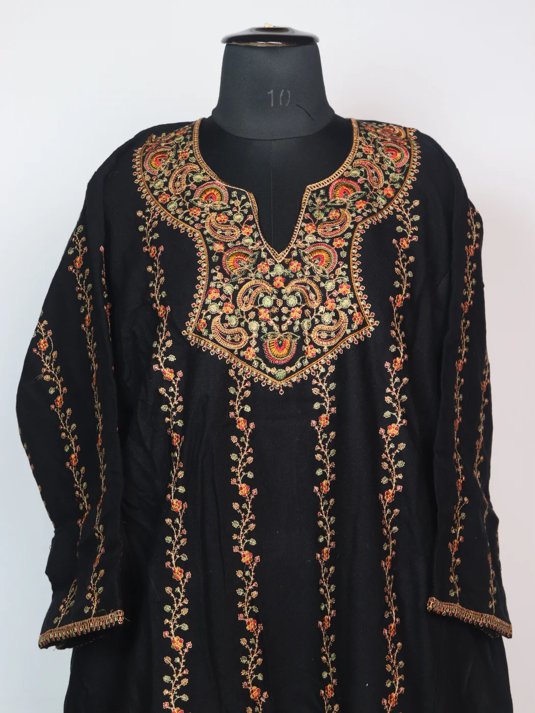 Zabarwan Kashmiri Pheran In Cashmilon Wool With Sozni Embroidery | Black - Image 2