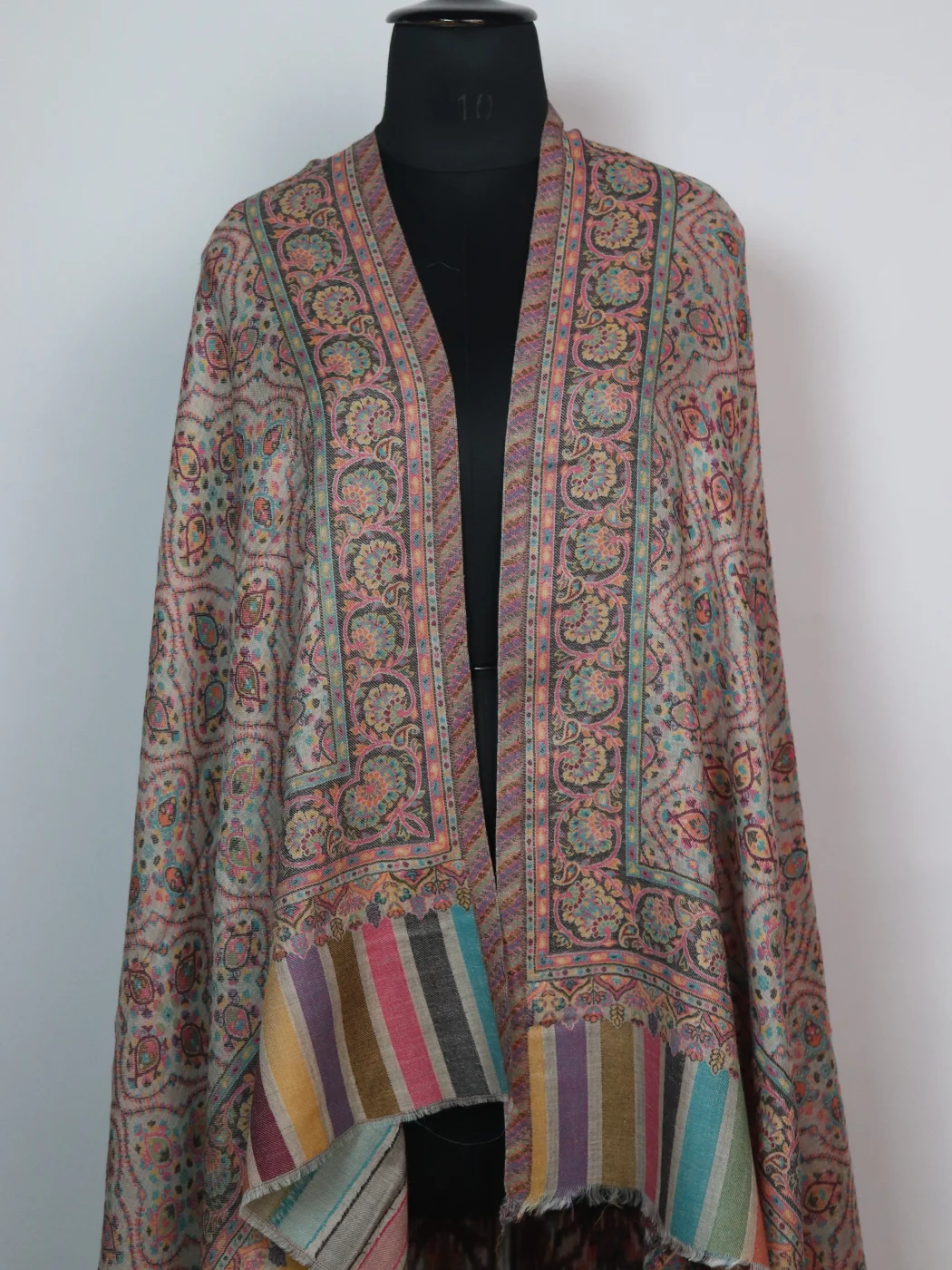 Kashmiri Shawl Zaira with Kani Pattern Design for Women in Wool - Image 2