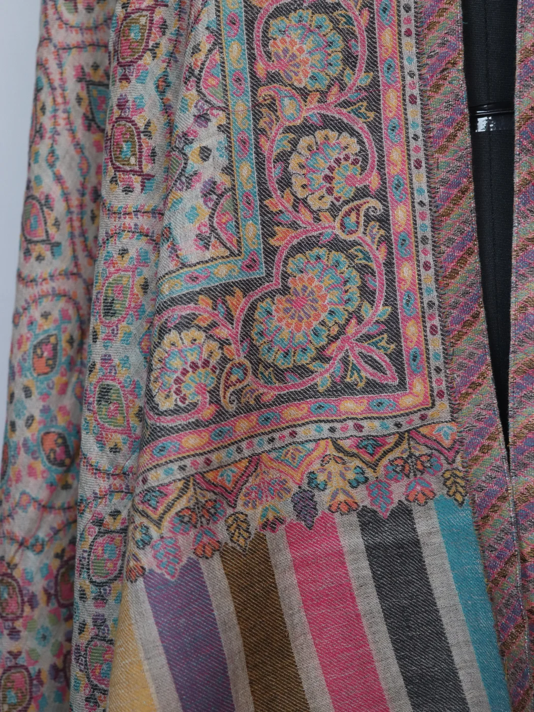 Kashmiri Shawl Zaira with Kani Pattern Design for Women in Wool - Image 3