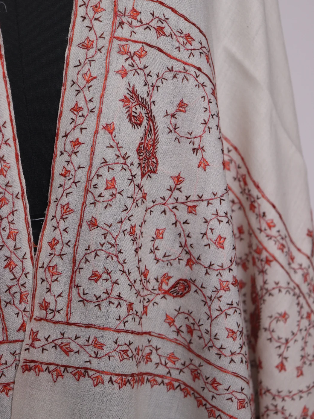 Kashmiri Stole In Polywool With Hand Sozni Embroidery | Off White | Zoon - Image 3