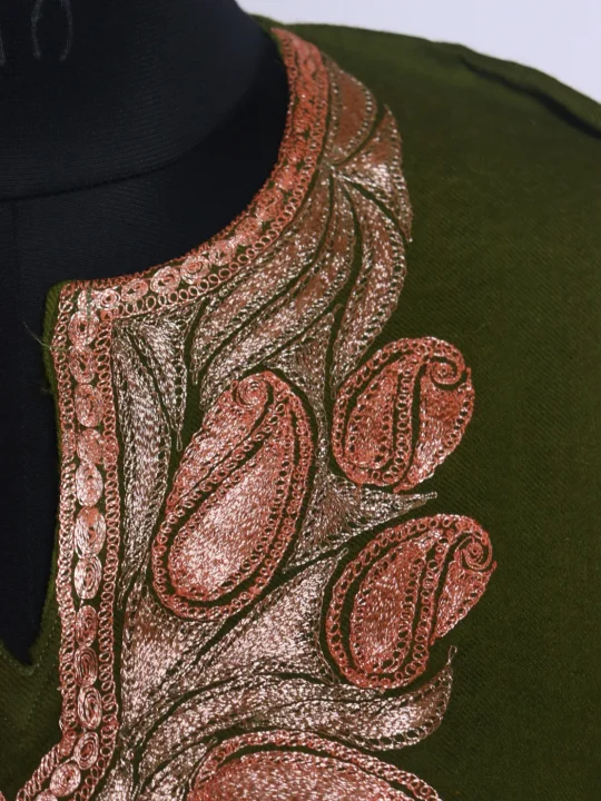 Hiba Kashmiri Pheran In Raffal Wool With Botte Tilla Embroidery | Green - Image 3