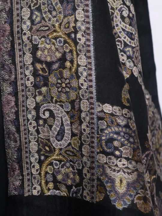 Fazeela Kashmiri Fine Wool Stole With Palla Kani Work | Black - Image 3