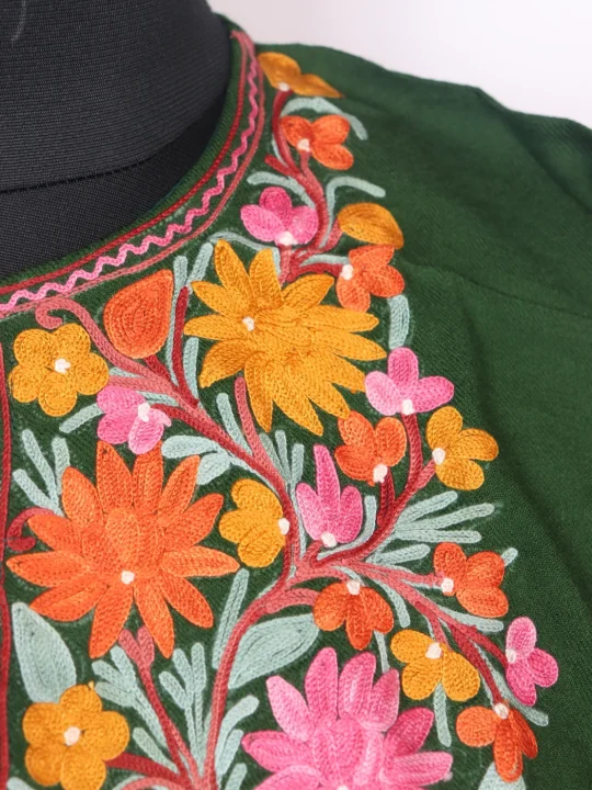 Gulnar Kashmiri Pheran In Count Wool With Aari Embroidery | Green - Image 3