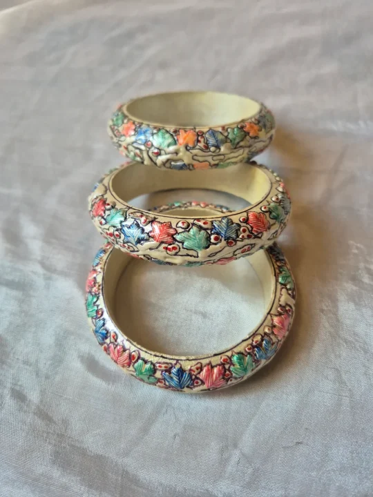 Zuha Traditional Kashmiri Paper Machie Bangles – Set of 3 - Image 3