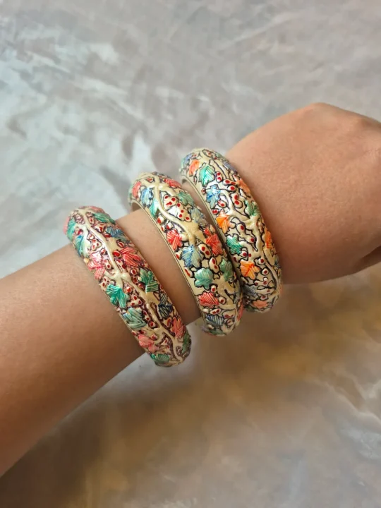 Zuha Traditional Kashmiri Paper Machie Bangles – Set of 3 - Image 2