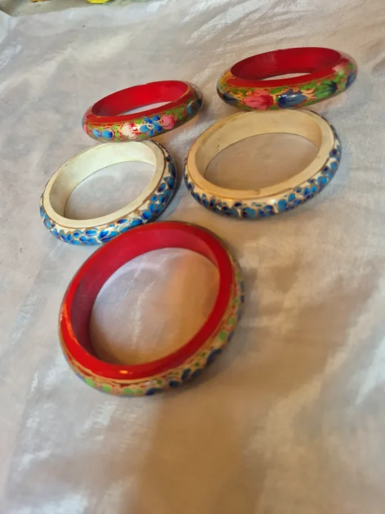 Traditional Kashmiri Paper Machie Bangles – Set of 5 Norain - Image 2