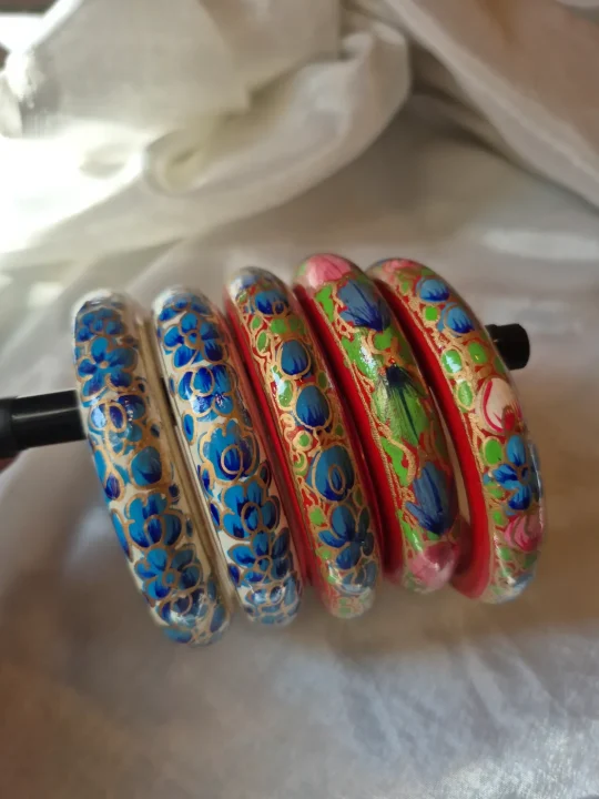 Traditional Kashmiri Paper Machie Bangles – Set of 5 Norain - Image 3